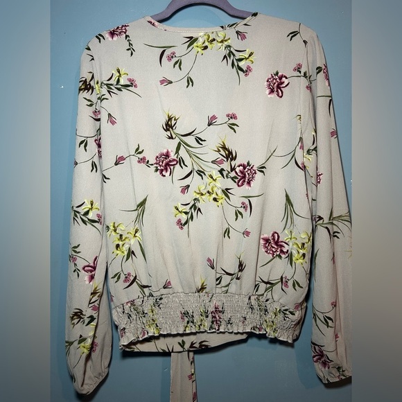 ‘Free Kisses’ front twist tie blouse, XL, new condition - Picture 6 of 6